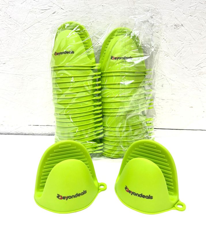 Brand New - Lot of 40 Silicone Heat Resistant Mini  Oven Pinch Mitts, Green - Shipping Available
