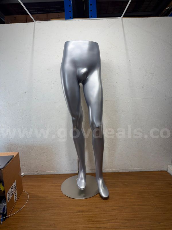Bernstein Display MCMF-M0900 LEG-LS-SN Male Lower Leg Mannequin Display with Satin Nickel Stand – New in Box