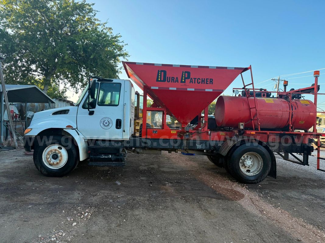 2008 International & 2011 Dura Patcher