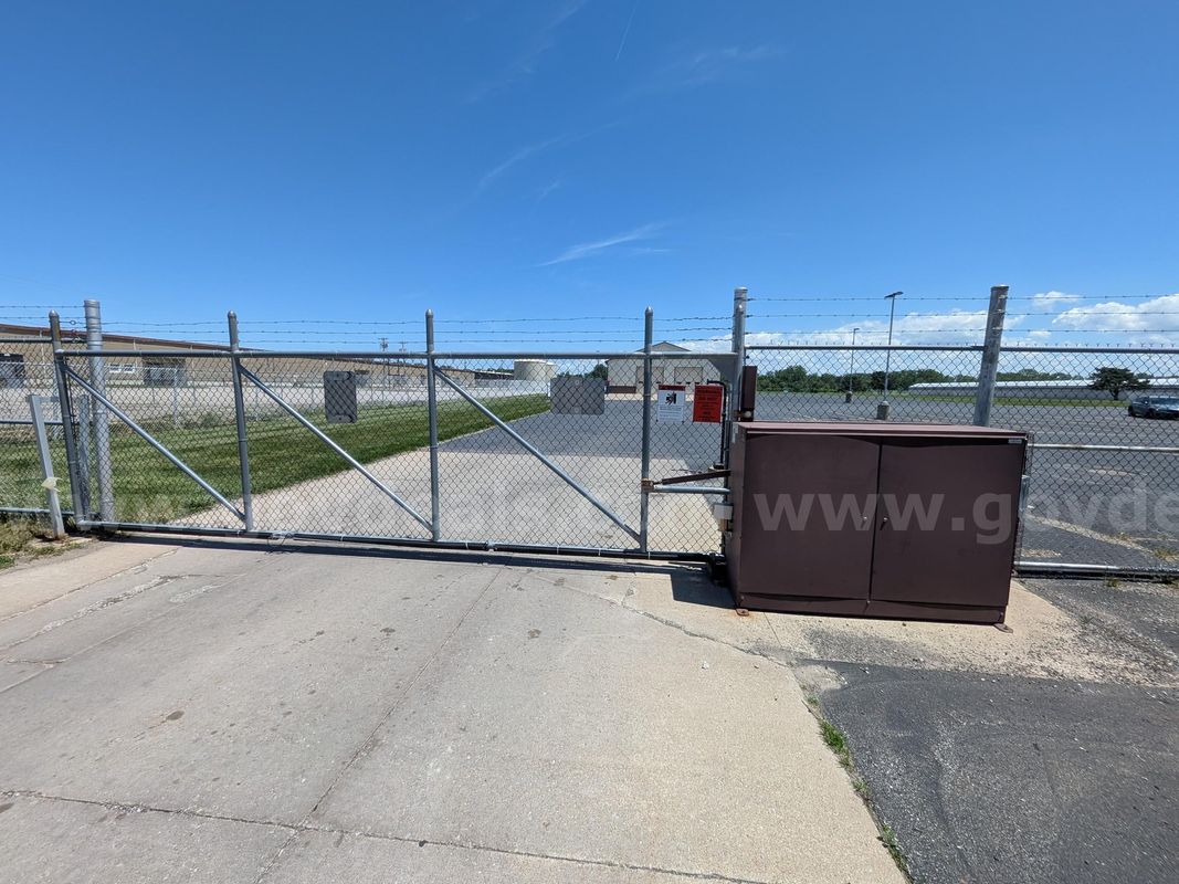 AutoGate Vertical Pivot Lift Gate