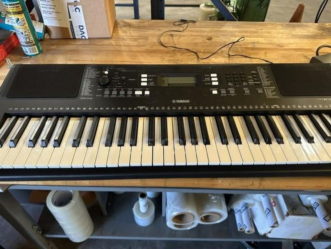 13 BLACK KEYBOARDS 1 GRAY