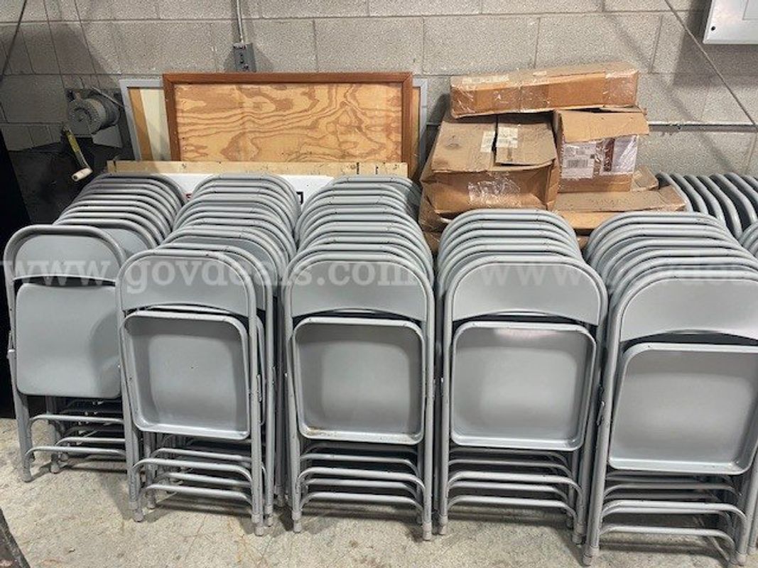 LOT of 95 Metal folding Chairs