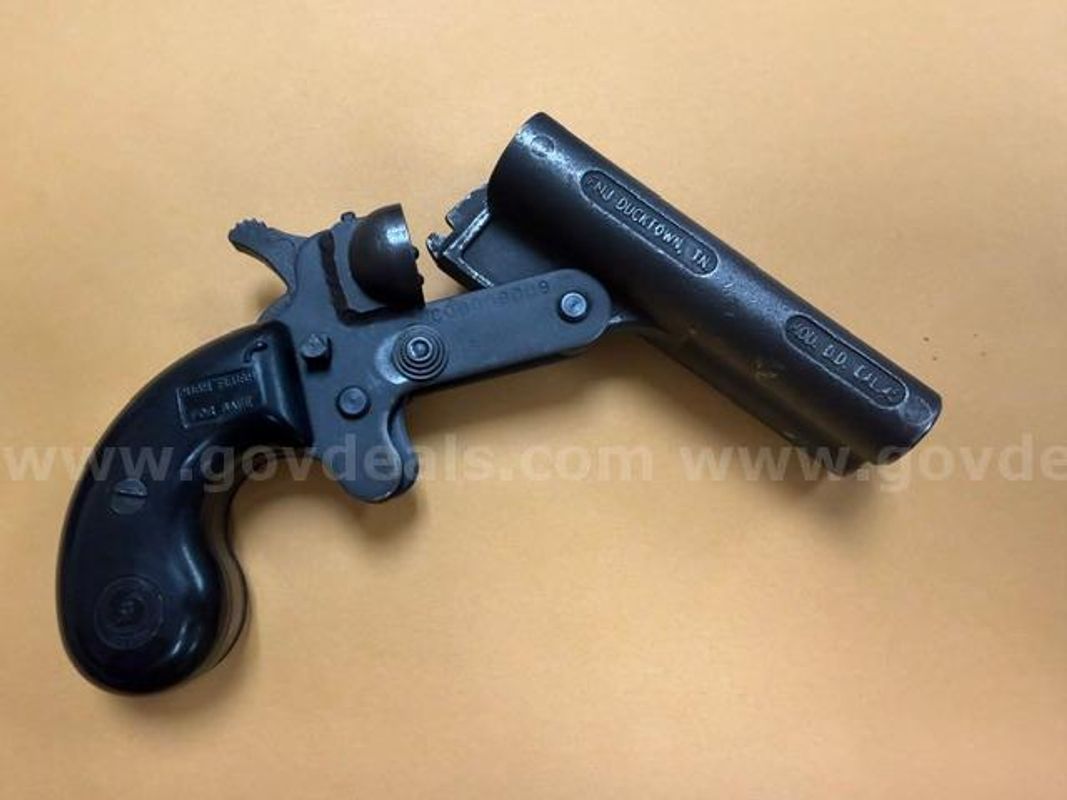 2 Handguns / 1 Rifle