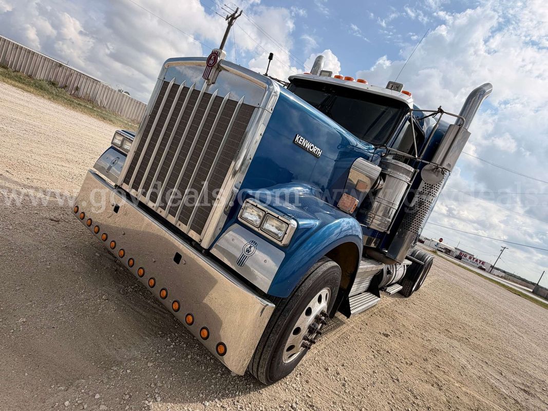 2019 Kenworth W900