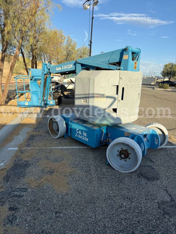 GENIE Z-34 BOOM LIFT