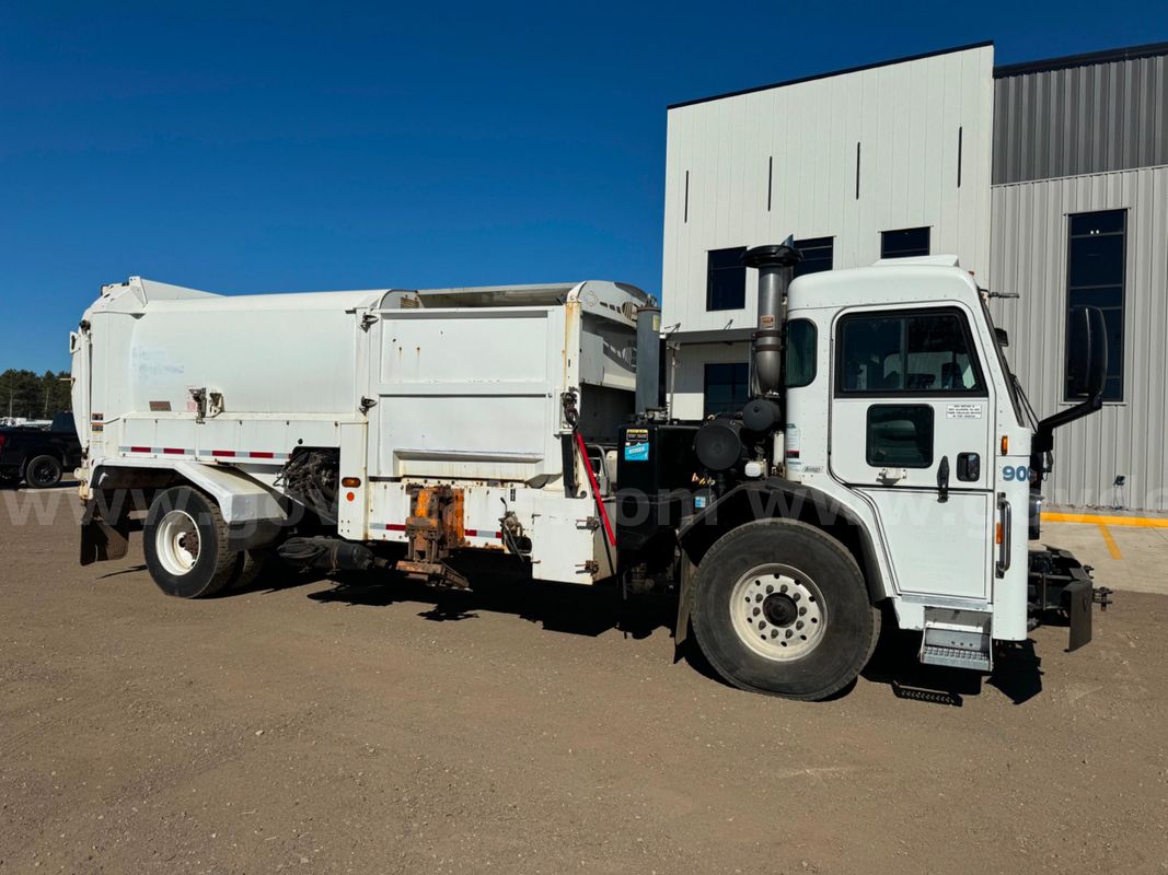 2018 PETERBILT PB520 LABRIE EX 17 YARD