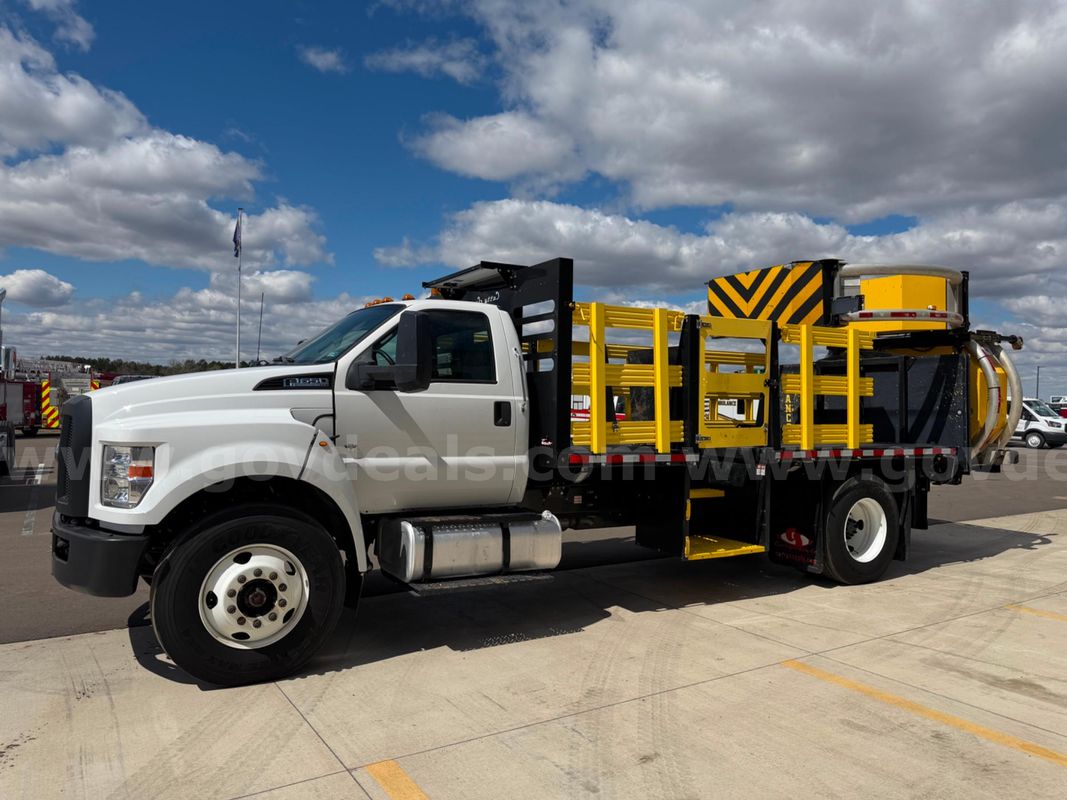 2022 Ford F650 Super Duty Traffix Scorpion Attenuator