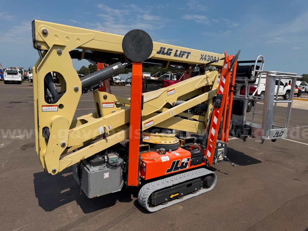 2017 JLG X430AJ COMPACT TRACK CRAWLER BOOM LIFT