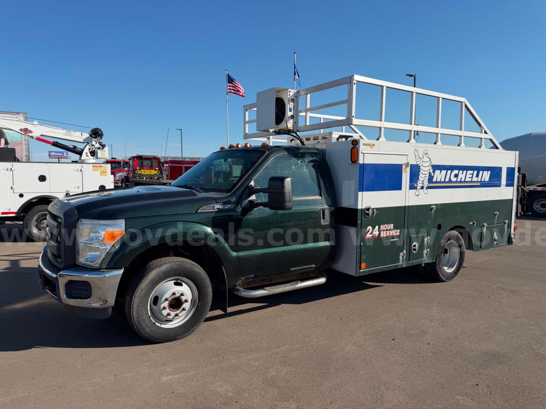 2013 FORD F-350 SUPER DUTY TIRE SERVICE TRUCK