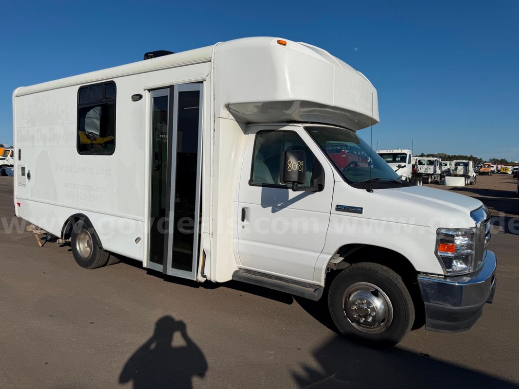 2021 Ford Wag'N Tails Mobile Pet Grooming Conversion