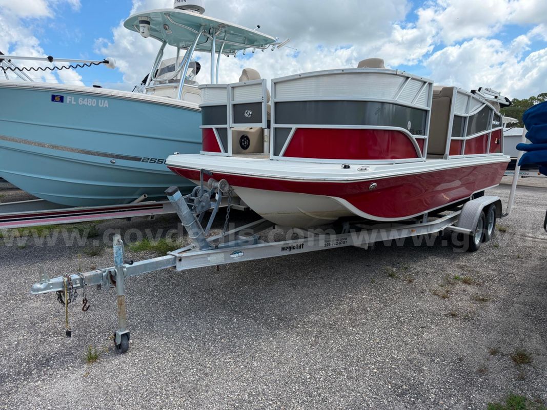 2024 HURRICANE FUN DECK 1960 BOAT