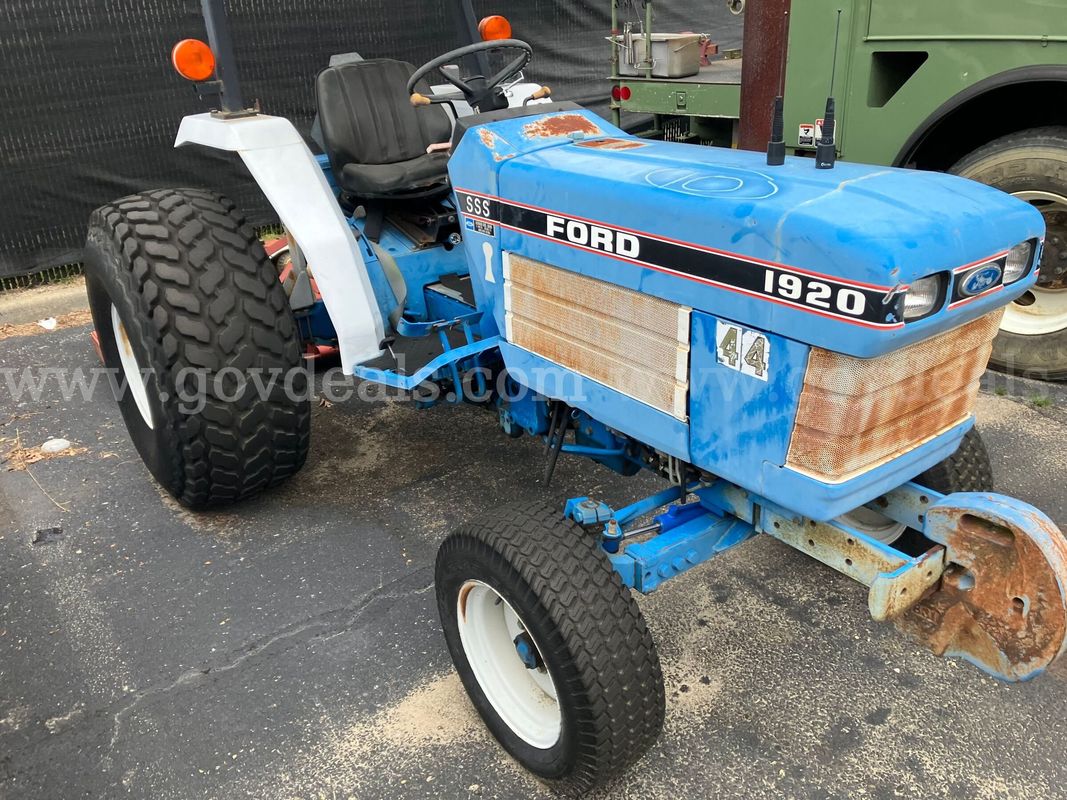 1992 Ford 1920 w/ Mower
