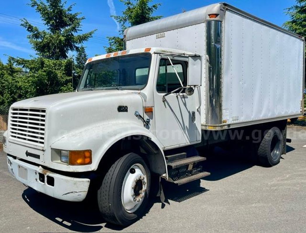 1999 International 4700 box truck W/ ("INOP loading gate")