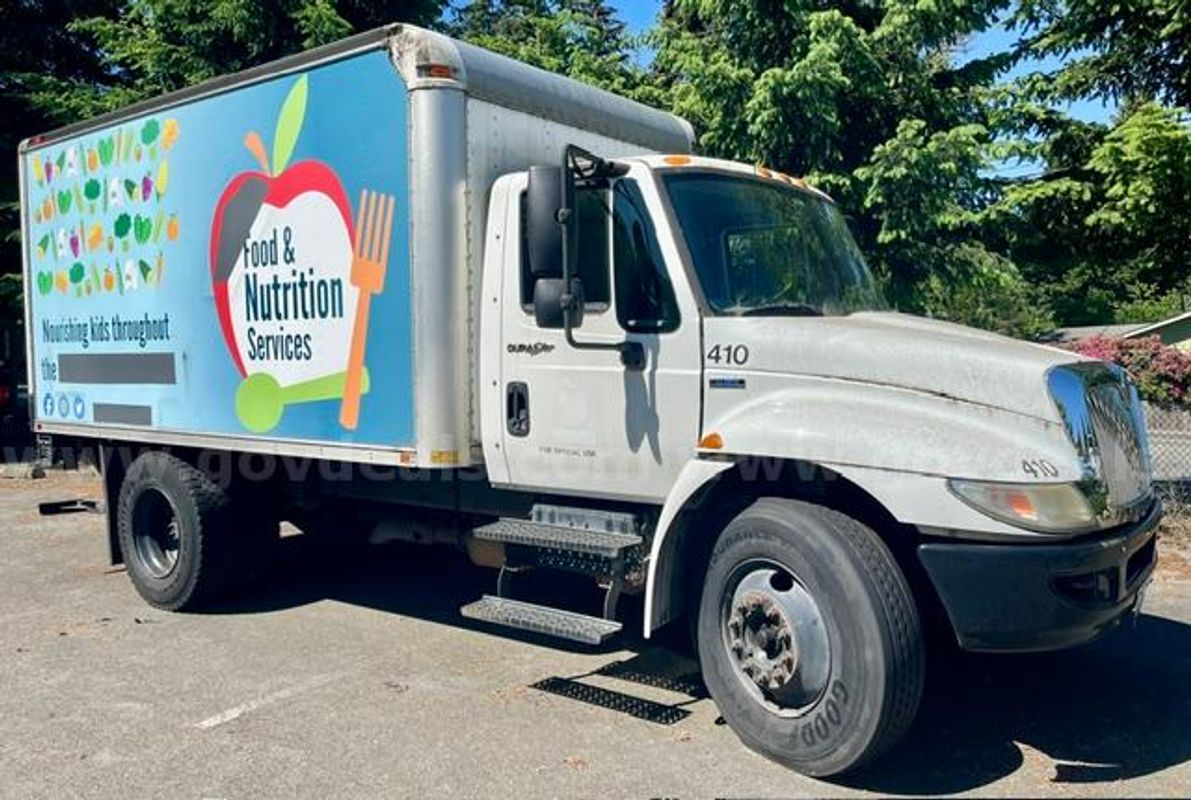 2008 International 4300 Box truck W/Loading Gate *Now running*