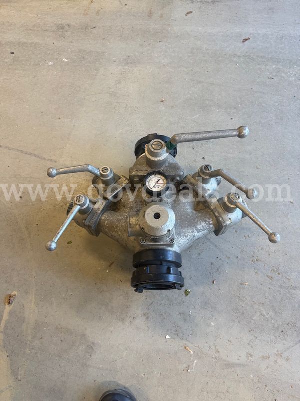 5 Way Manifold Valve 4 Inch Stortz Inlet, 2.5 Inch Outlets (lot 2)