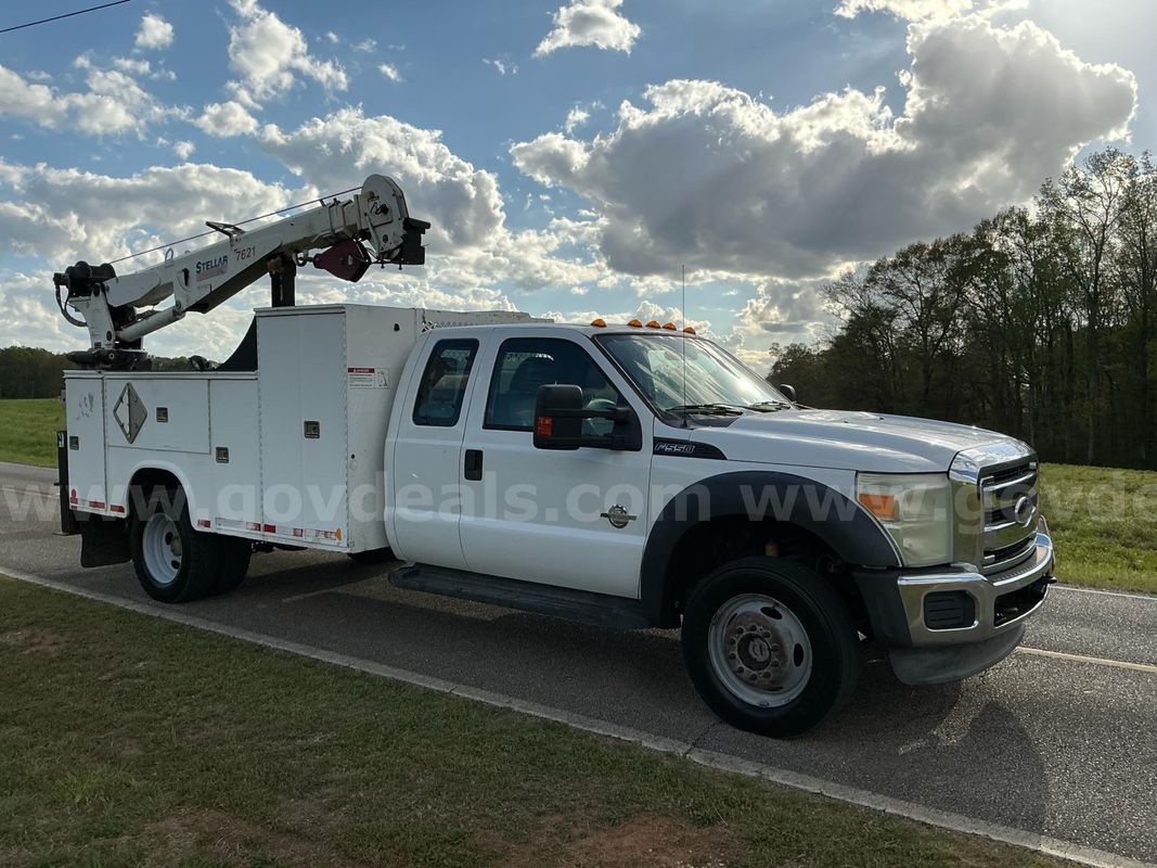 2013 Ford F-550 Four Wheel Drive Service/Crane Truck