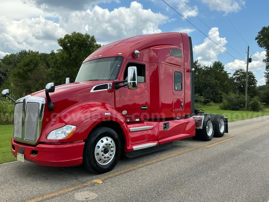 2020 Kenworth T680 Raised Roof Sleeper ( Video Attached)