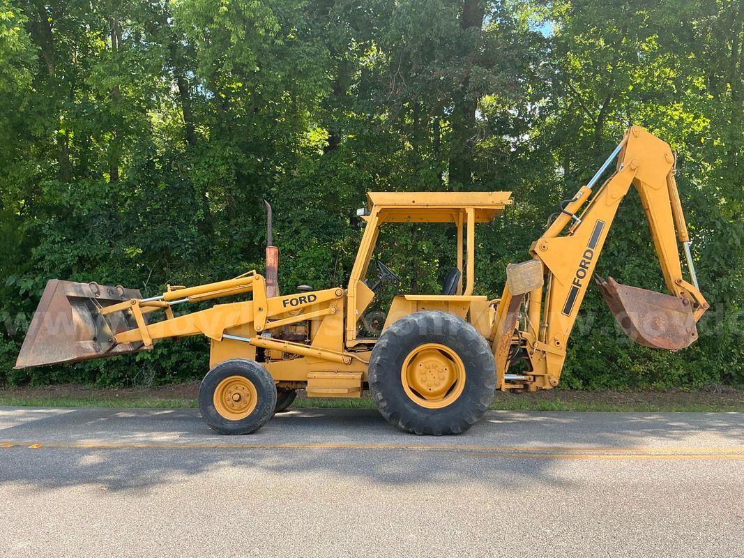 Ford 555B Backhoe