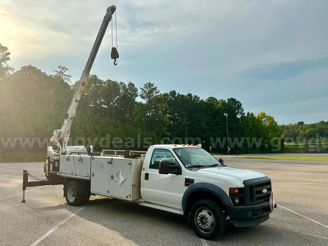 2009 Ford F-550 4WD SERVICE/CRANE TRUCK
