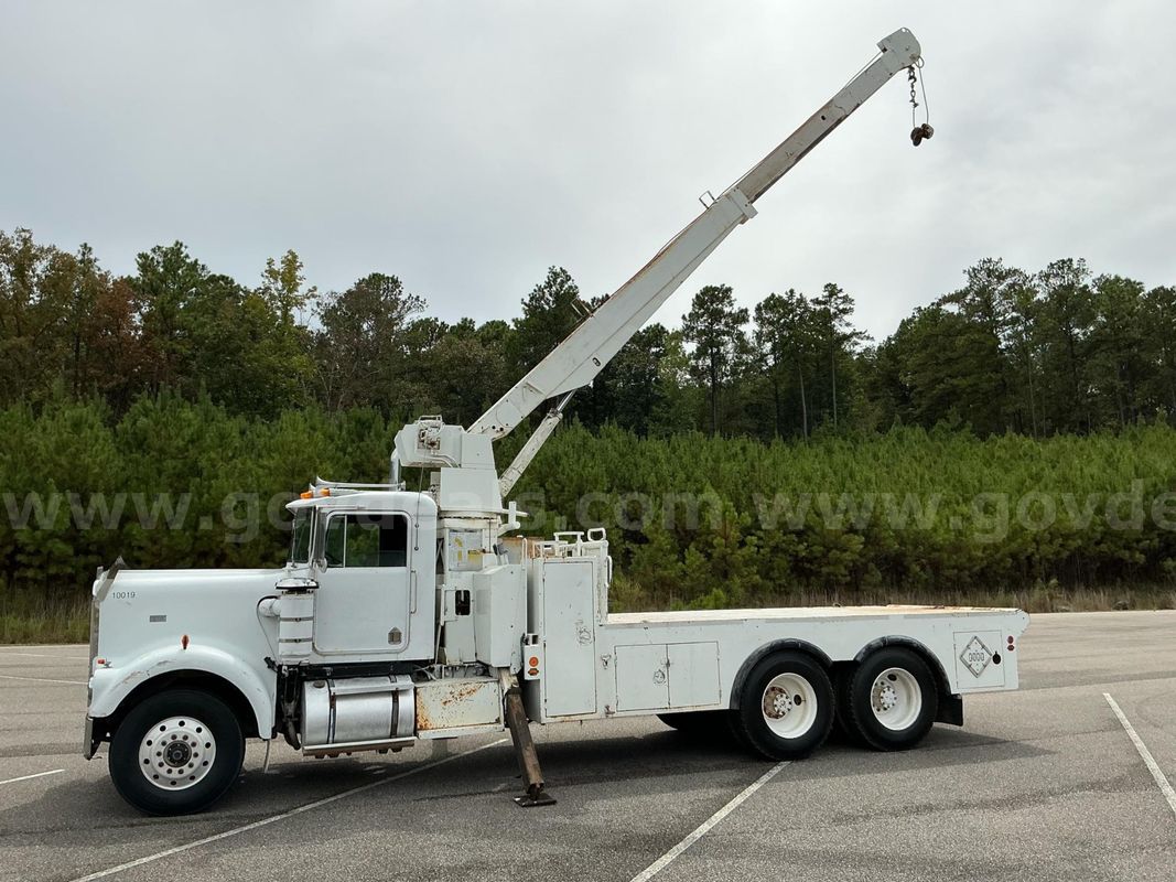 1978 Kenworth W900A Crane Truck (CAT DIESEL)