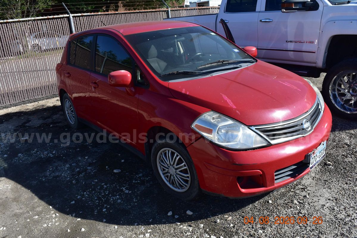 2011 Nissan Versa 1.8 SL Hatchback