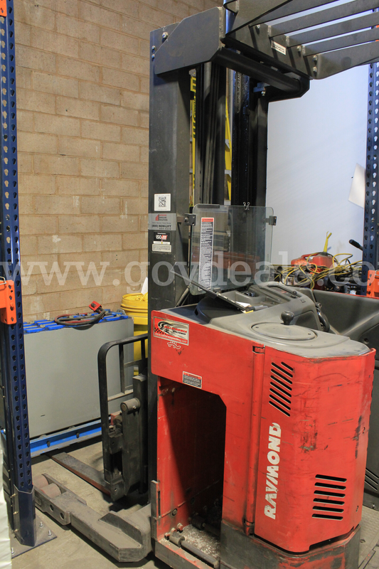 2005 Raymond EASI R35TT Narrow Aisle Reach Lift*Inoperable*