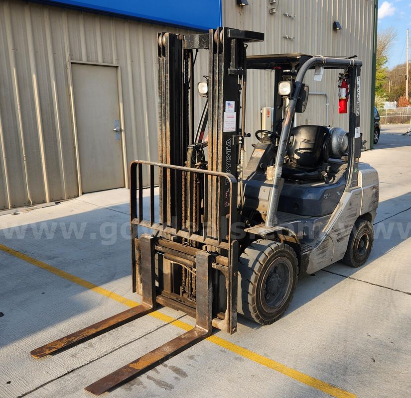 2015 Toyota 8FGU30 Pneumatic Tire Forklift-Inoperable