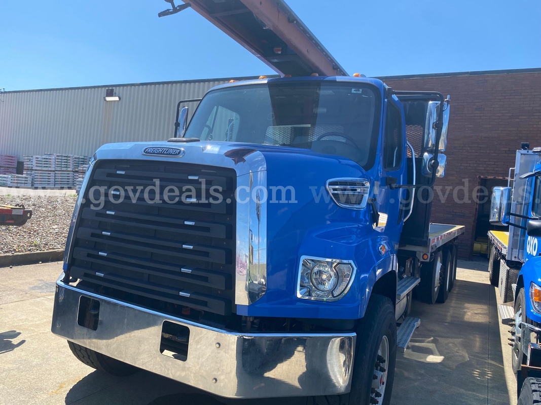 2016 Cleasby FBR-6-40 Roofing Conveyor on 2016 Freightliner 108SD T/A Flatbed Truck
