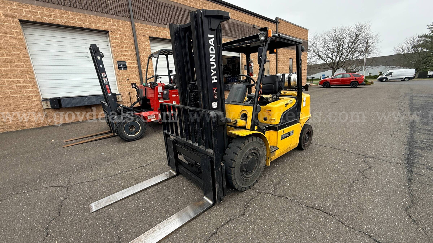 2010 Hyundai 35L-7 Pneumatic Tire Forklift