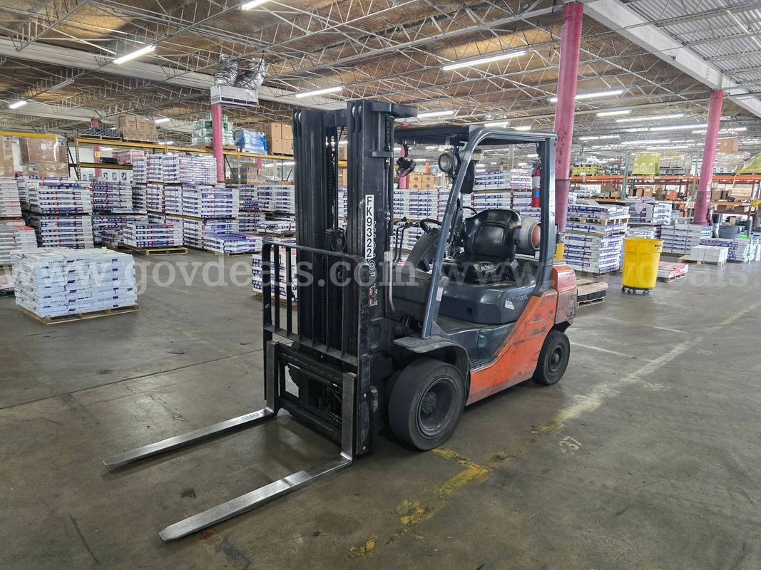 2012 Toyota 8FGU25 Pneumatic Tire Forklift