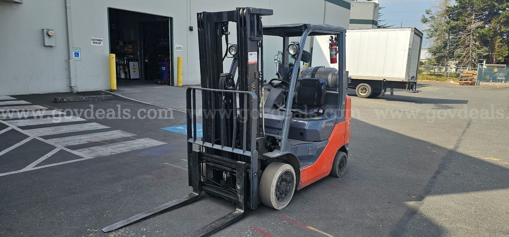 2010 Toyota 8FGCU25 Pneumatic Tire Forklift
