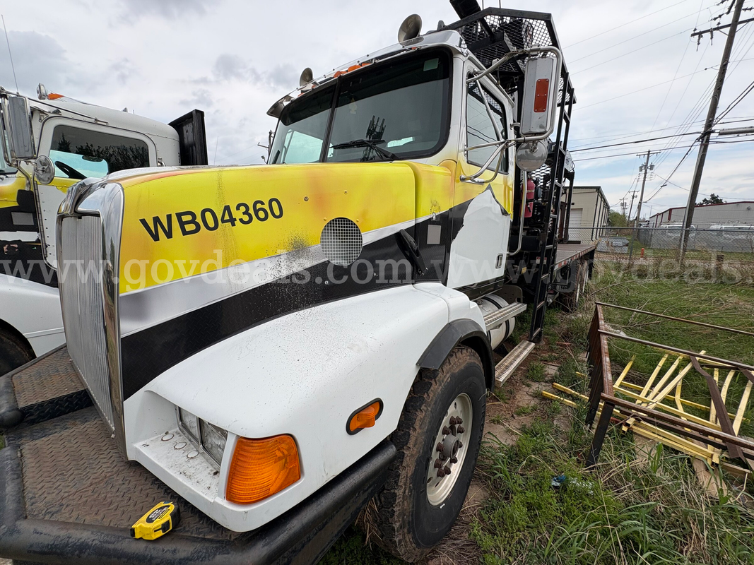 2004 Hiab 335K-4 HiPro Knuckle Boom Crane Mtd on 2004 Western Star 4900 Tri/A Flatbed Truck