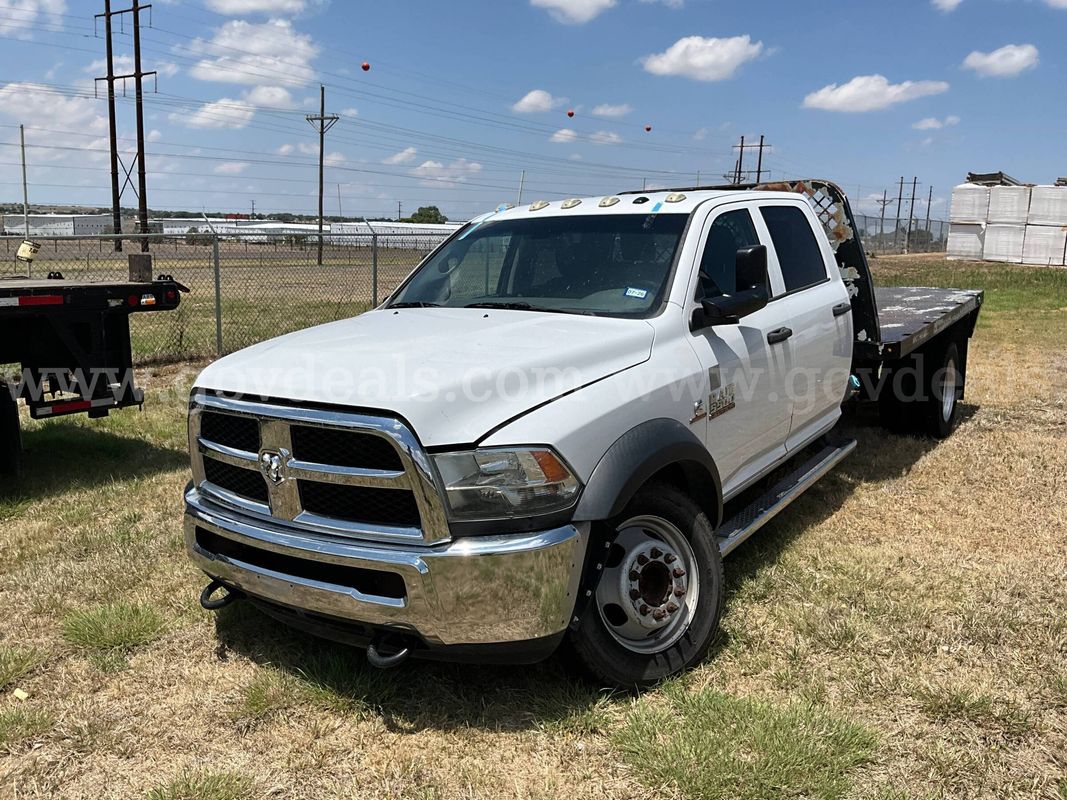 2015 RAM 3500 4x4 Crew Cab Flatbed Dually-Inoperable
