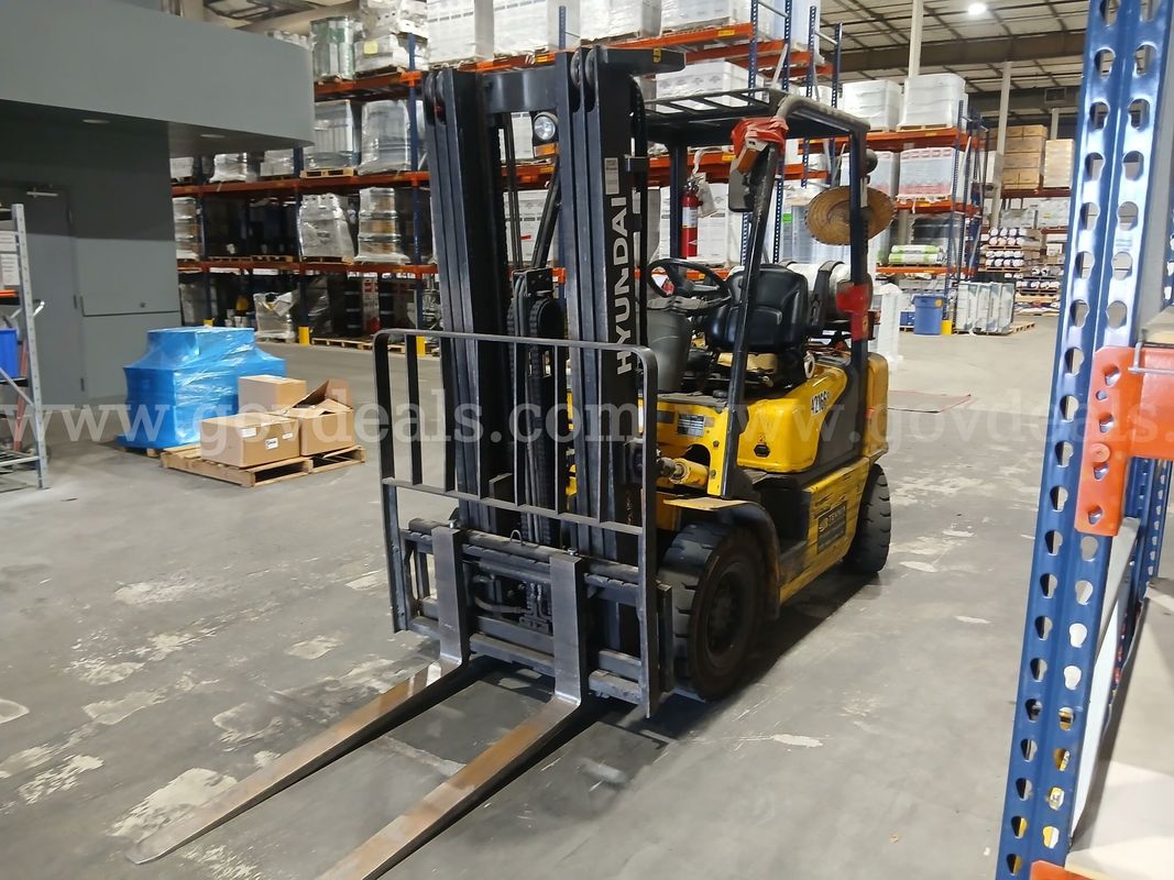 2015 Hyundai 25L-7A Pneumatic Tire Forklift