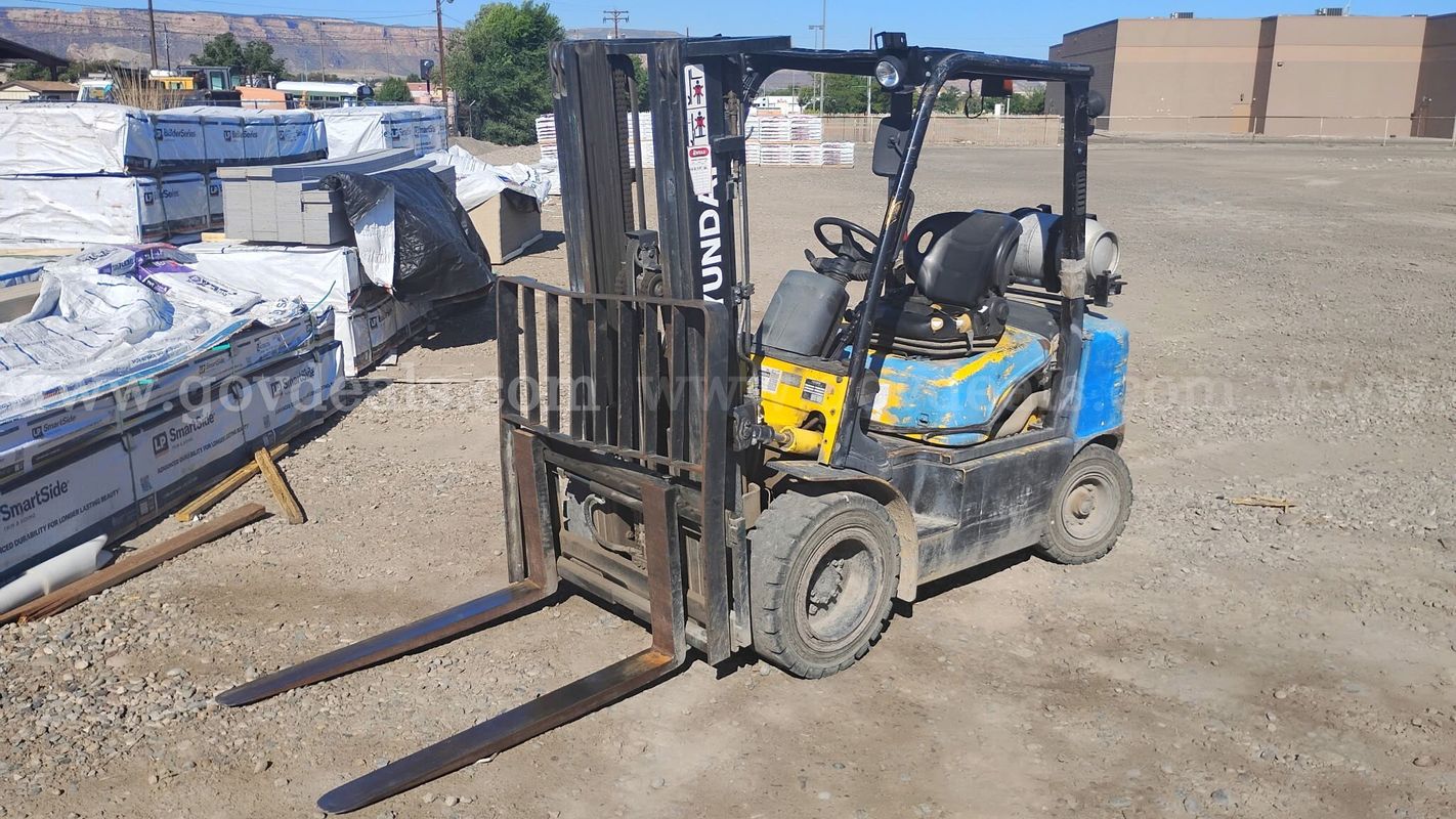 2015 Hyundai 30L-7A Pneumatic Tire Forklift