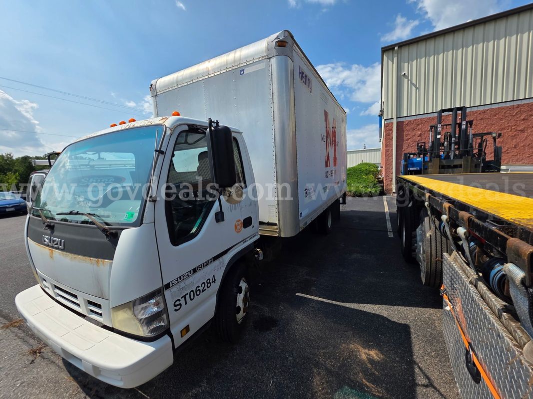 2006 Isuzu NPR S/A Box Truck-Inoperable