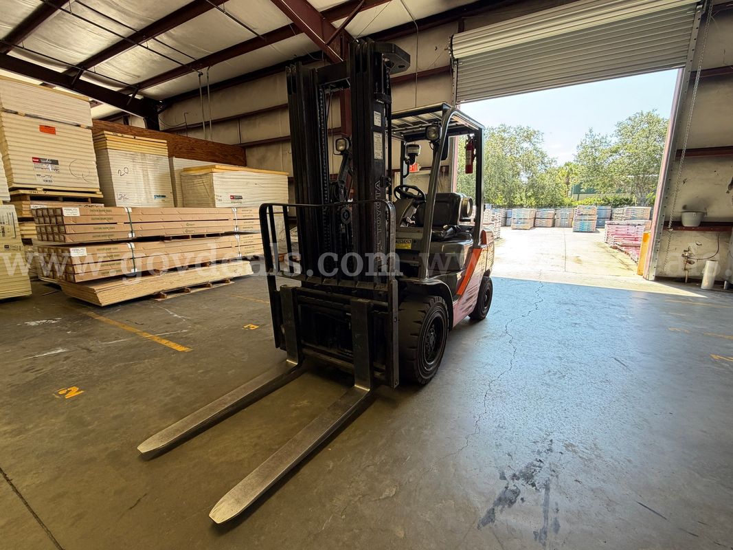 2017 Toyota 8FGU30 Pneumatic Tire Forklift