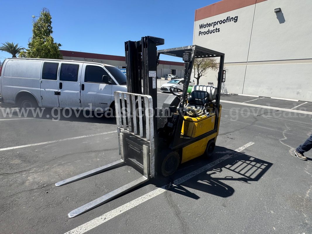 1998 Yale GLC030AFNUAE082 Pneumatic Tire Forklift