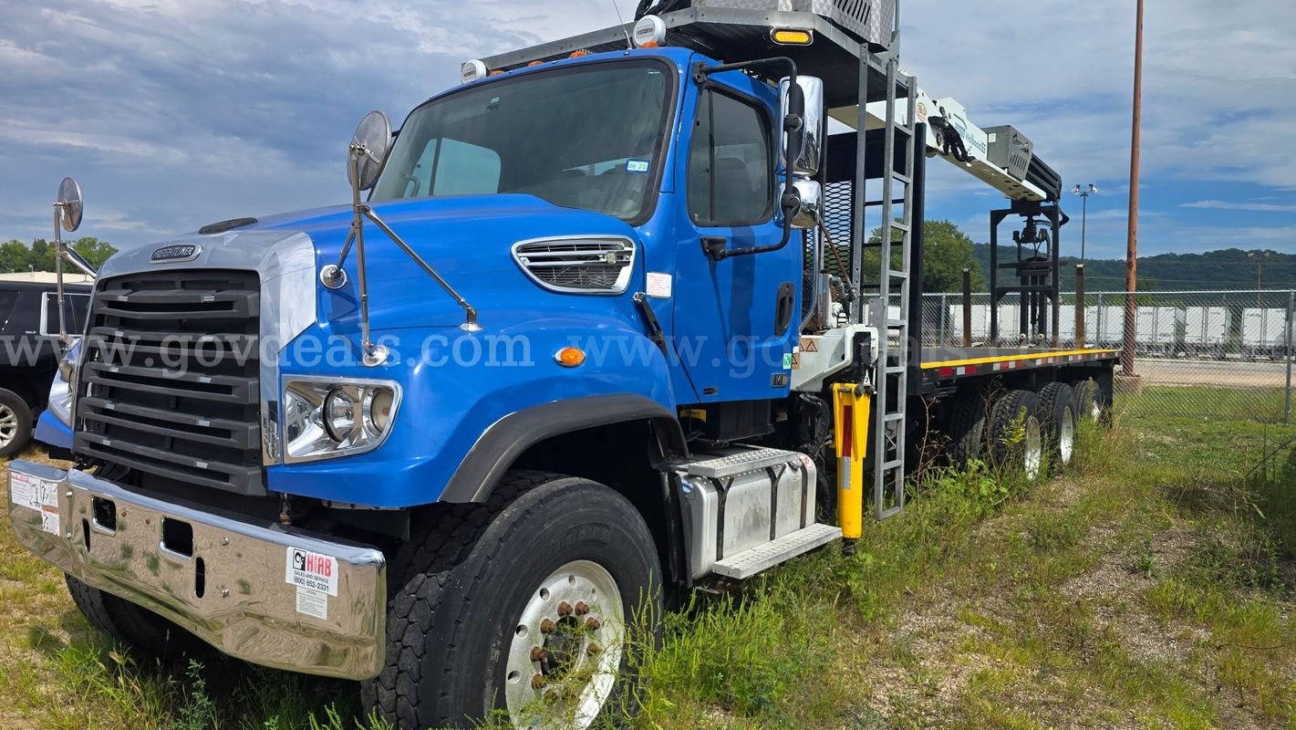 2013 Cormach 30000WB45 Wallboard Crane Mtd on 2015 Freightliner 114SD Tri/A Flatbed-Inoperable