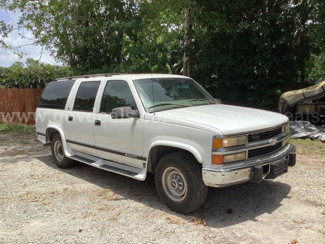 1999 Chevrolet Suburban 2500 Turbo Diesel, 4X2, 8600lb. GVW, 4 Door 9-Passenger
