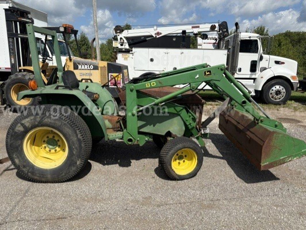 John Deere model 870 Loader tractor..Model 80 loader