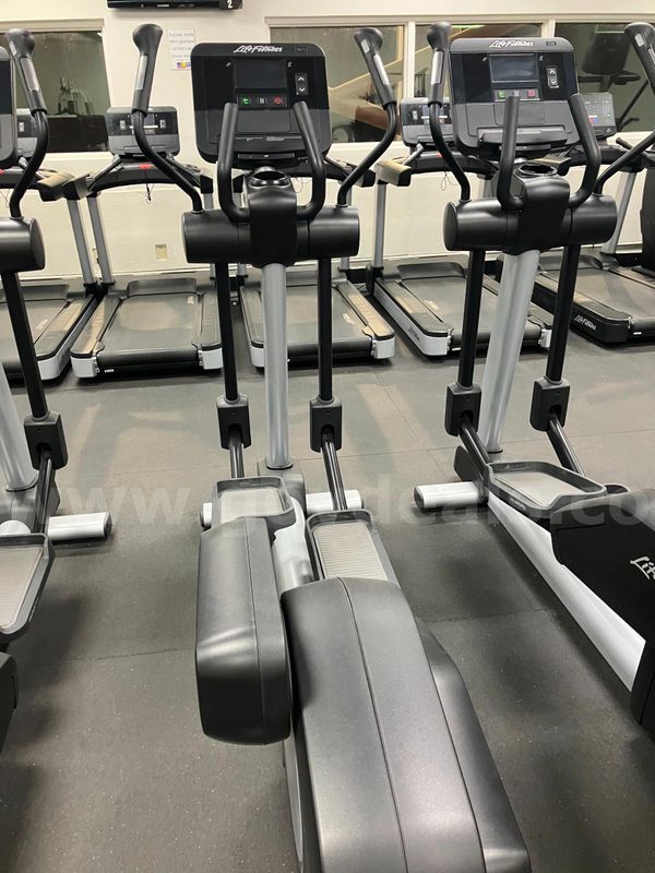LIFE FITNESS ELLIPTICAL