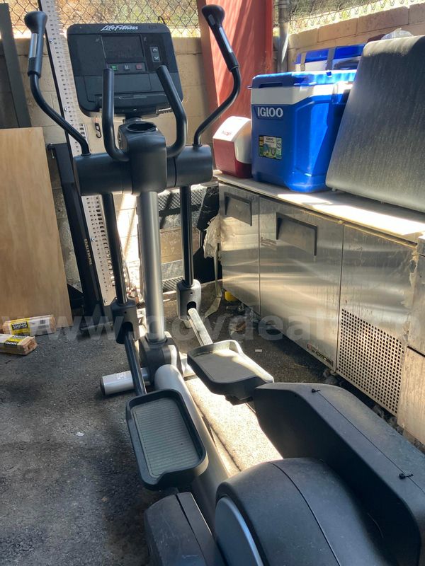 LIFE FITNESS ELLIPTICAL