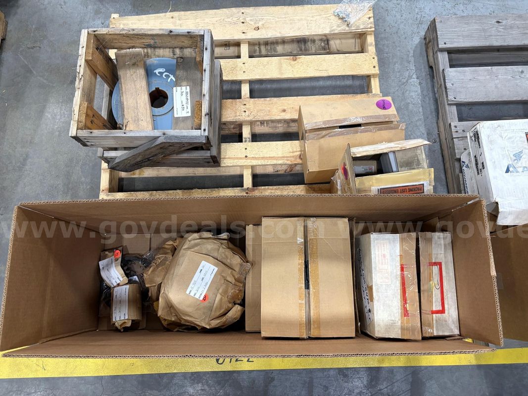 LOT of Belts, gears and pulleys