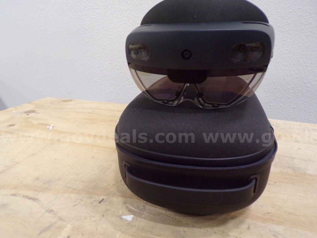 1 LOT MICROSOFT HEADSETS