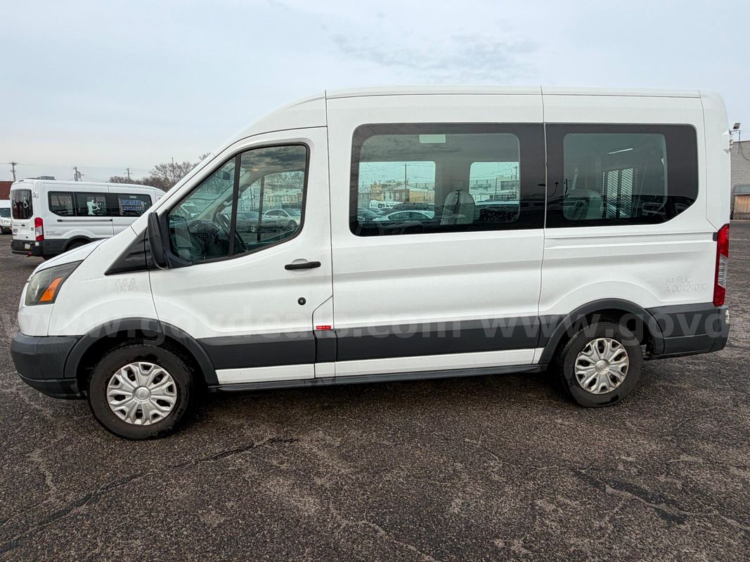 2015 Ford Transit 150 Wagon Med. Roof XL w/Sliding Pass. 130-in. WB