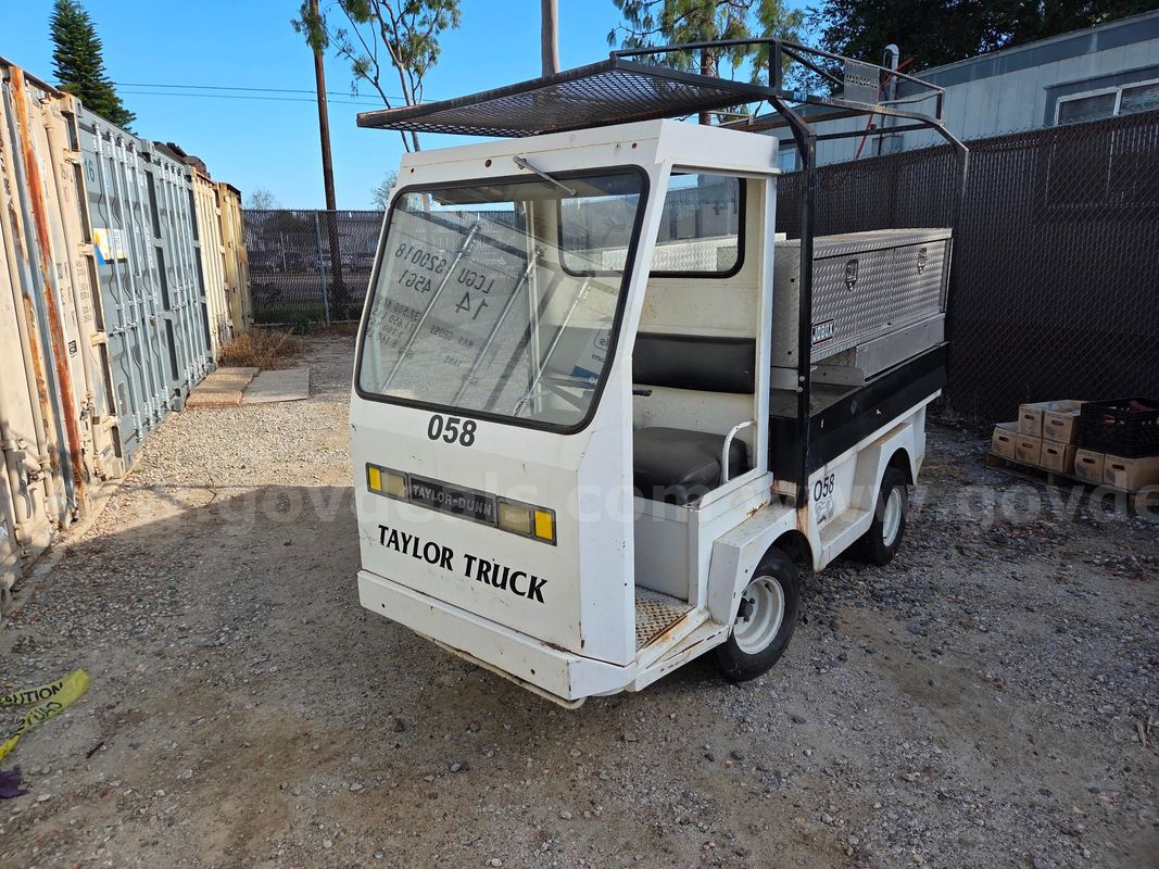2003 Taylor Dunn B2-48-TT Electric Cart VE058