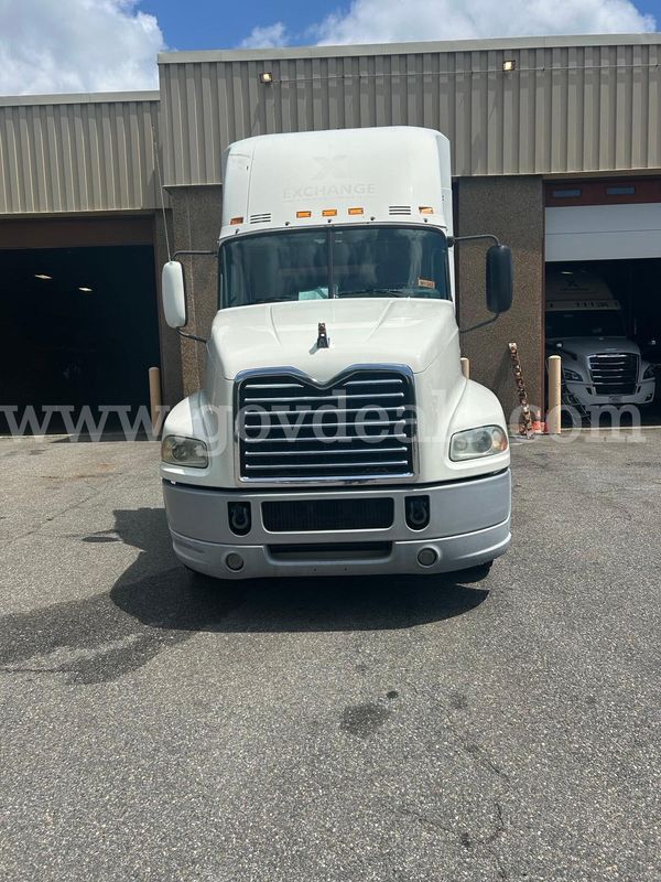 2016 Mack CXU613 DAY CAB, 353415mi | T631 DDDC FLEET