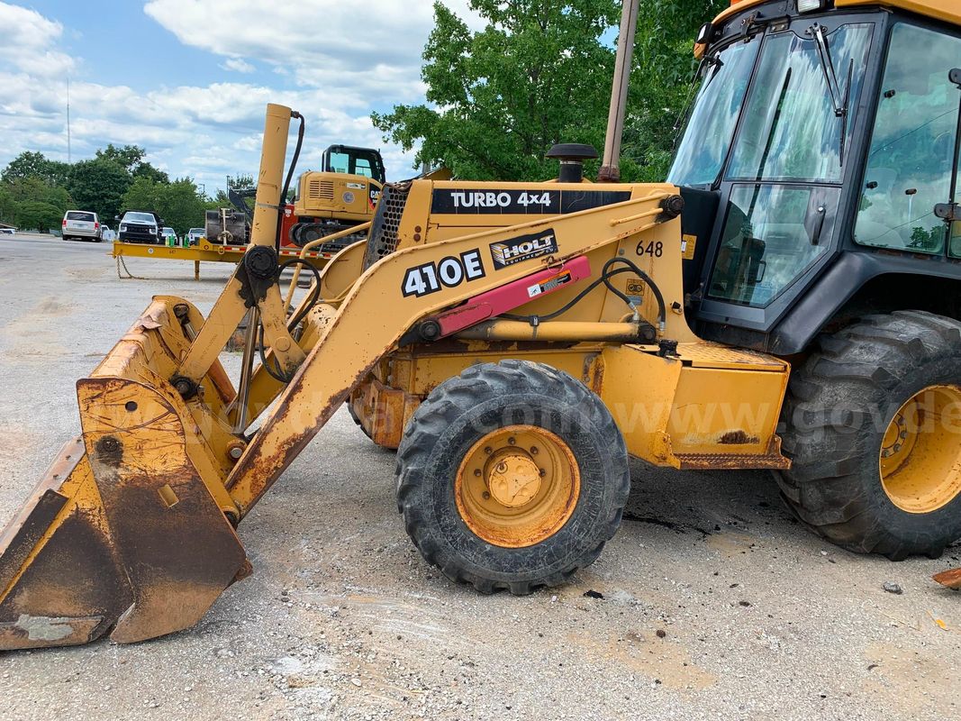 John Deere 410 E Backhoe