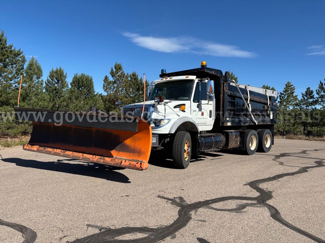 2005 International 7600 Tandem Axle Dump/Plow Truck – 10.8L Diesel – 53,722 Miles